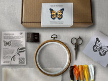 Cargar imagen en el visor de la galería, Kit de bordado mariposa
